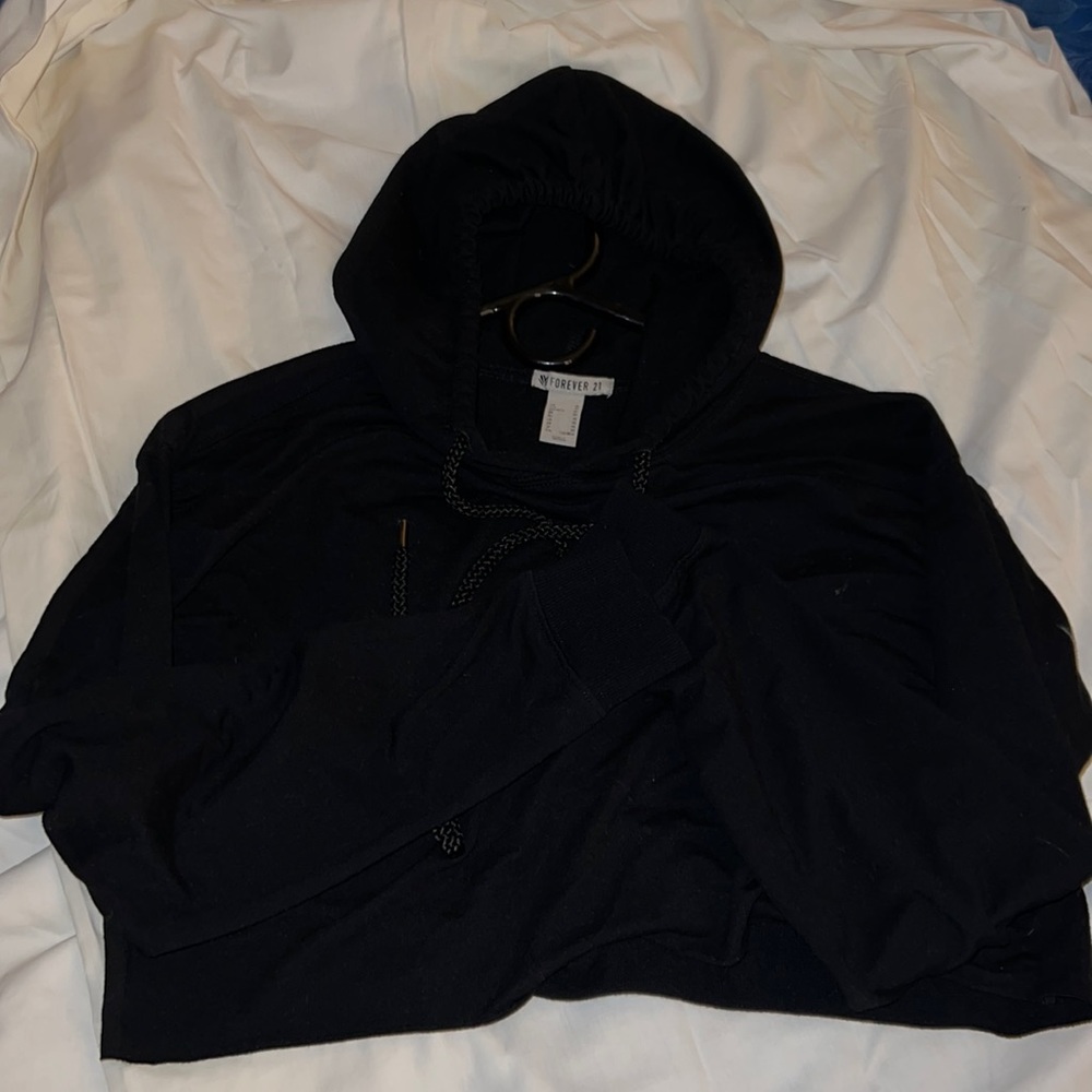 XS Forever 21 Black, long-sleeve Hooded crop top